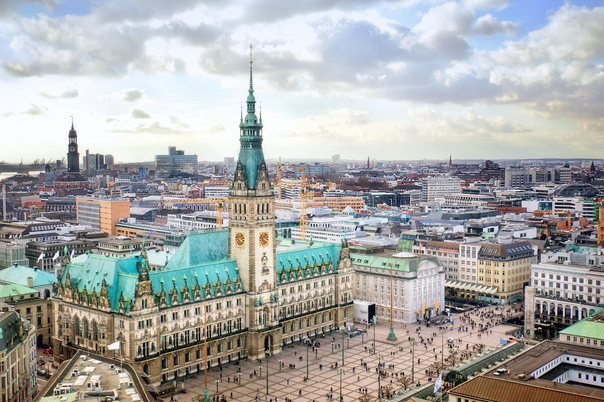 Hamburg Town Hall and its square from above.