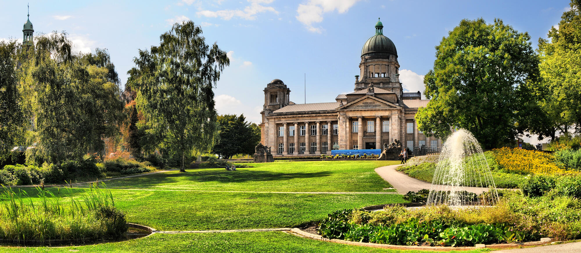 Hanseatic Higher Regional Court and its garden.