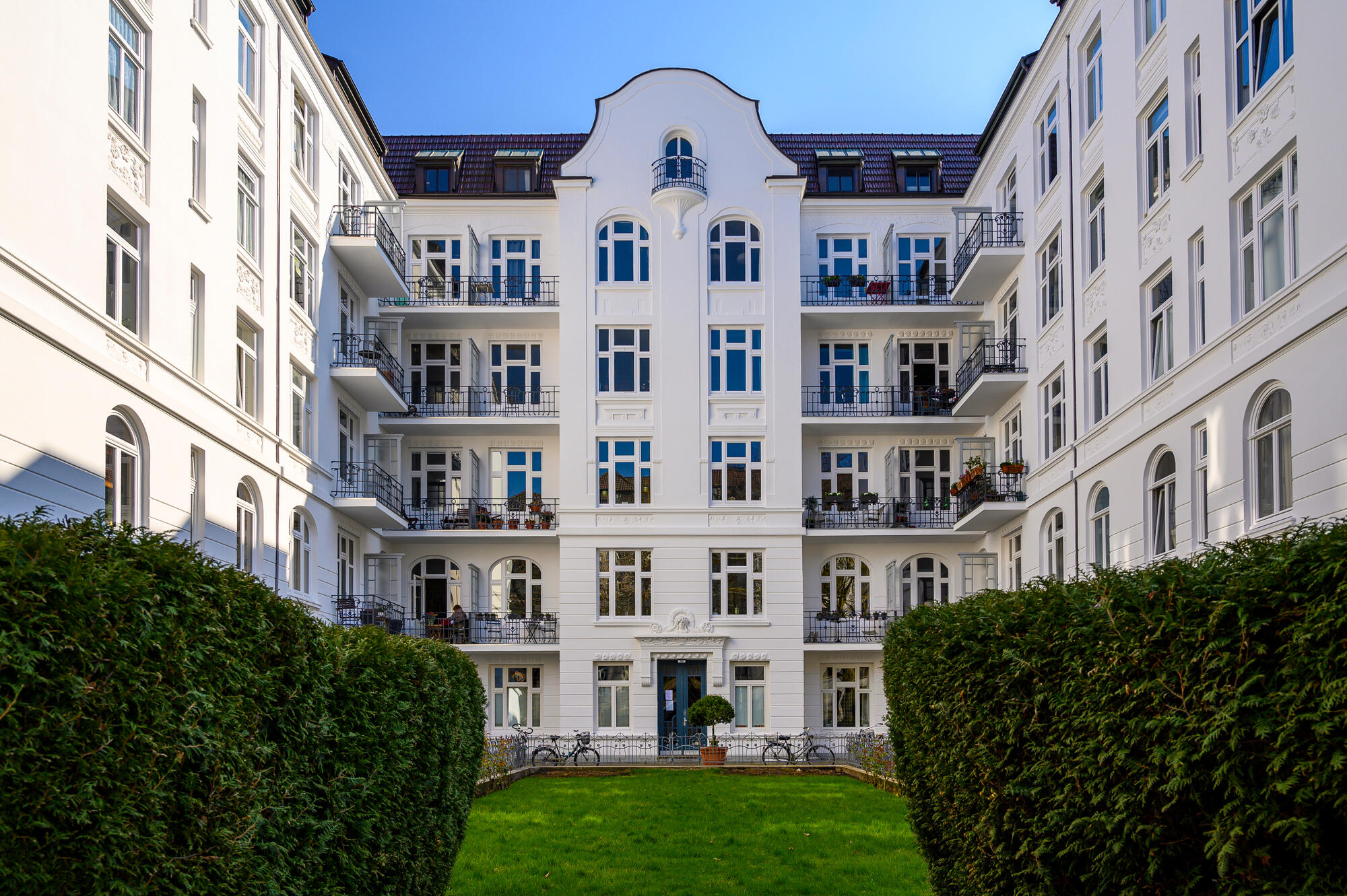 The courtyard of Hamburger Burg in Eppendorf.