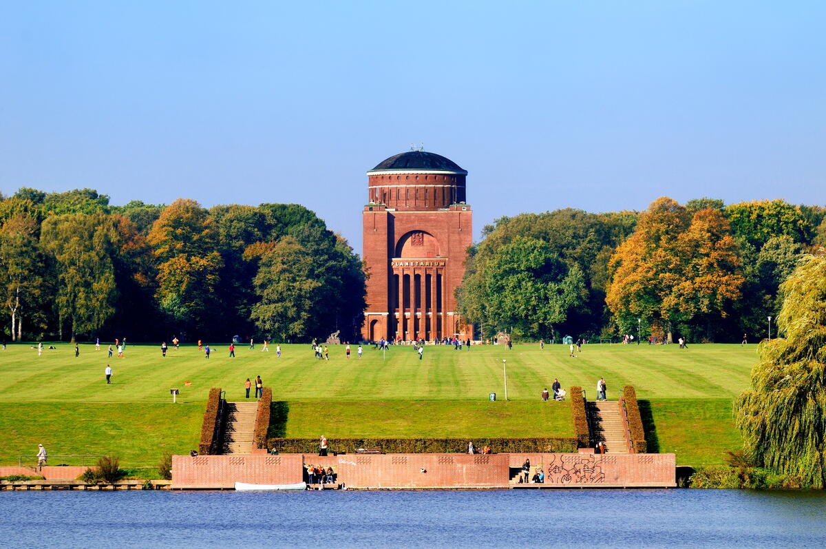 Hamburg’s planetarium and park lake surrounded by greenery.