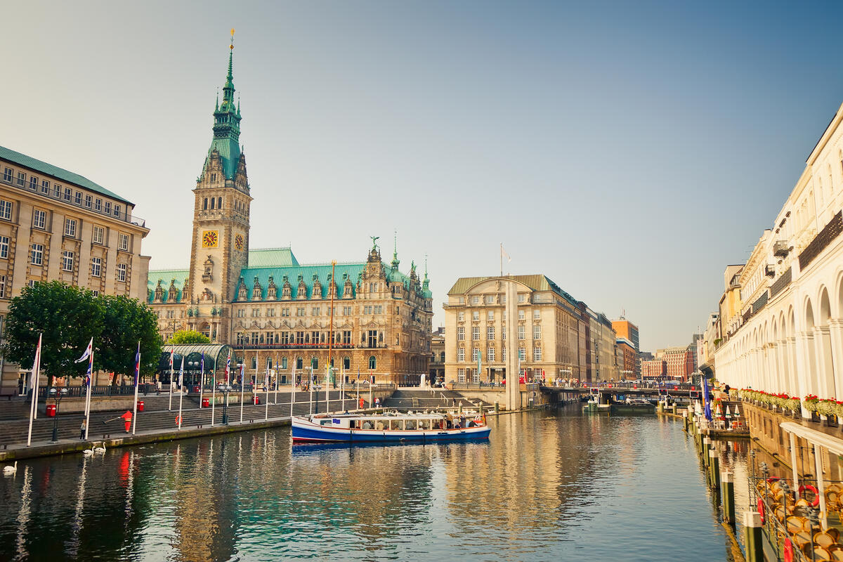 Hamburg Town Hall and the Alster arcades beside the water.